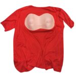 Στήθος με κόκκινη μπλούζα