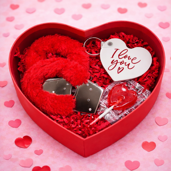 Ένα μοναδικό Δώρο αγάπης! “Κουτί δώρο καρδιά για ζευγάρι Ι love you”, για να χαρίσεις στο ταίρι σου την ημέρα του Αγίου Βαλεντίνου! Το κουτί καρδιά περιλαμβάνει: 1 set χειροπέδες 1 μπρελόκ i love you 1 γλειφιτζούρι